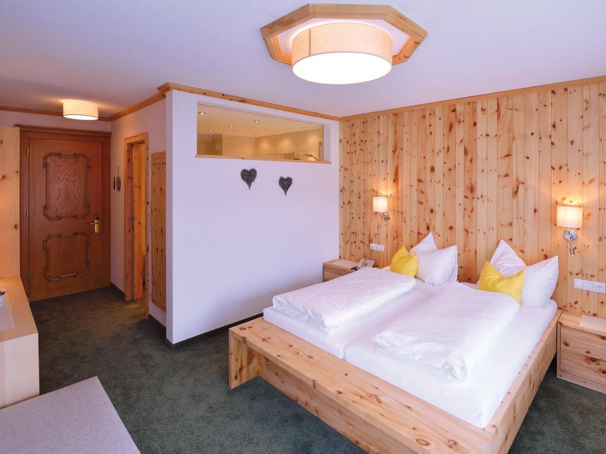 Pension Cafe Fritz Lech am Arlberg Exterior photo